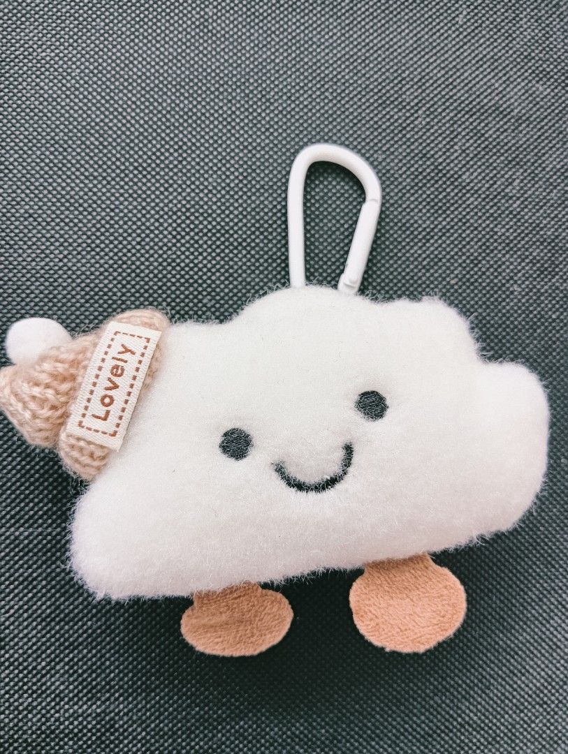 Cloud keychain (Category: Plushies & Soft Toys) located in Singapore. Submitted by sempliceconcepts (Listing ID 1452358655, Image 1). Description: .