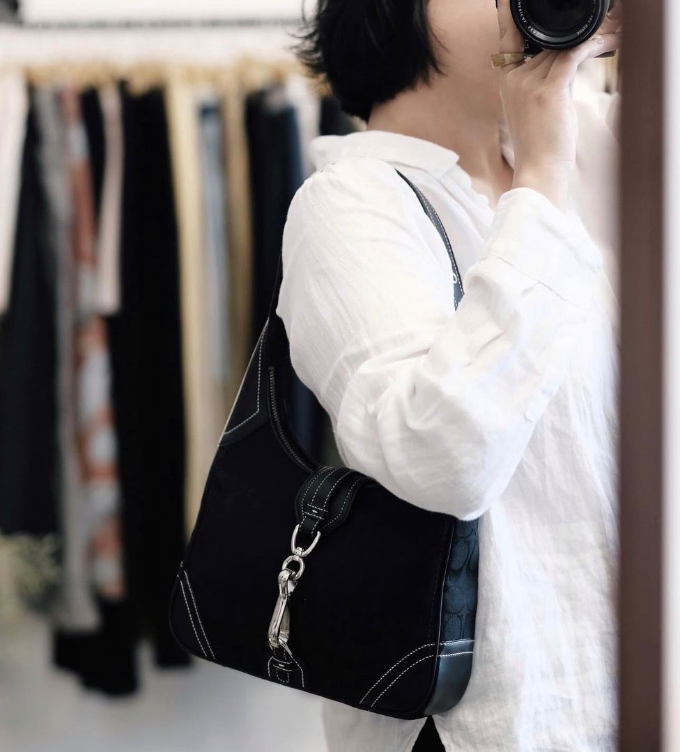 SOLD‼️Coach Black Hampton Shoulder Bag (Category: Shoulder Bags) located in Dagupan City. Submitted by emmanreyes (Listing ID 1452438994, Image 3). Description: - Brand: Coach - Model: Hampton Shoulder Bag - Color: Black - Material: Signature canvas with leather trim - Design: Classic shoulder bag style with white stitching details - Features: Versatile for everyday use.