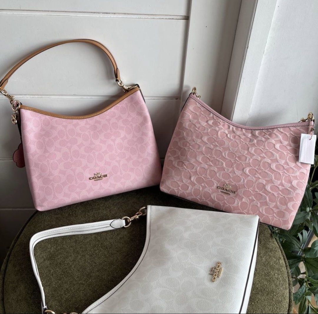 COACH laurel in medium (Category: Luxury Bags & Wallets) located in Subic. Submitted by relove_finds612 (Listing ID 1452467662, Image 2). Description: .