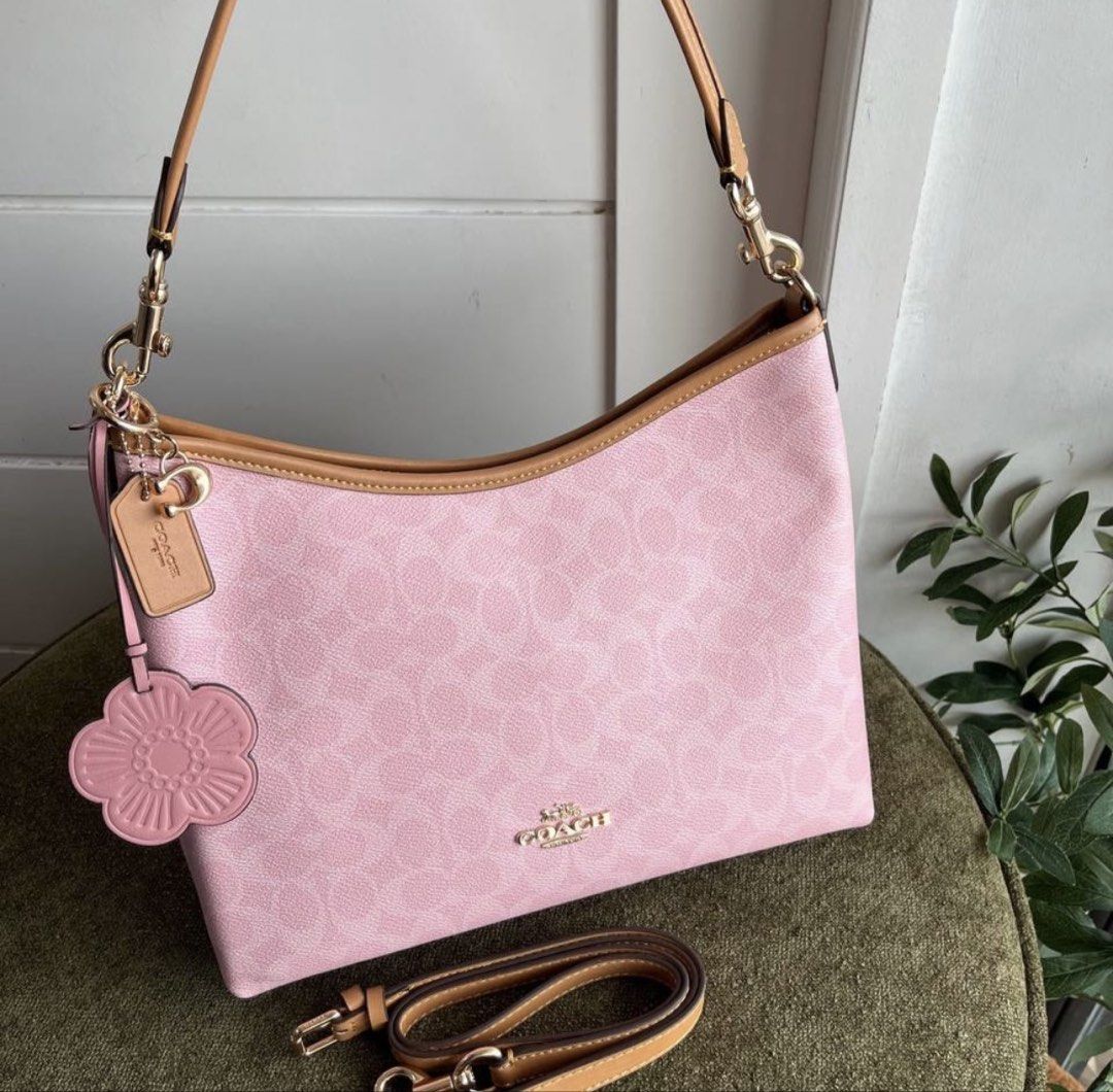 COACH laurel in medium (Category: Luxury Bags & Wallets) located in Subic. Submitted by relove_finds612 (Listing ID 1452467662, Image 3). Description: .