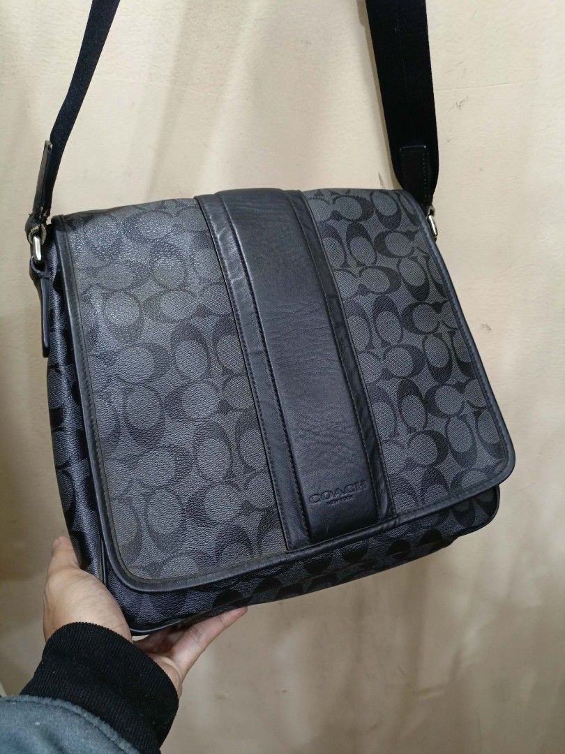 Coach Messenger Sling Bag (Category: Luxury Bags & Wallets) located in Bacolod City. Submitted by lyn56 (Listing ID 1452391128, Image 3). Description: Coach Messenger Sling Bag -Excellent condition -Rank AB -No major flaws -Coded -4 - 12 items can fit inside (depends on size) -AS IS WHERE IS📌 ₱rice: 4,800 shipped🏷 Courier: J&T Express MOP: Gcash / Bank Transfer Location: Negros Occidental,Bacolod City PAYMENT FIRST (NO COD) NO RETURN / NO EXCHA
