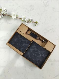 (Category: ) located in . Submitted by fashion.luxe (Listing ID 1452491817, Image 1). Description: .