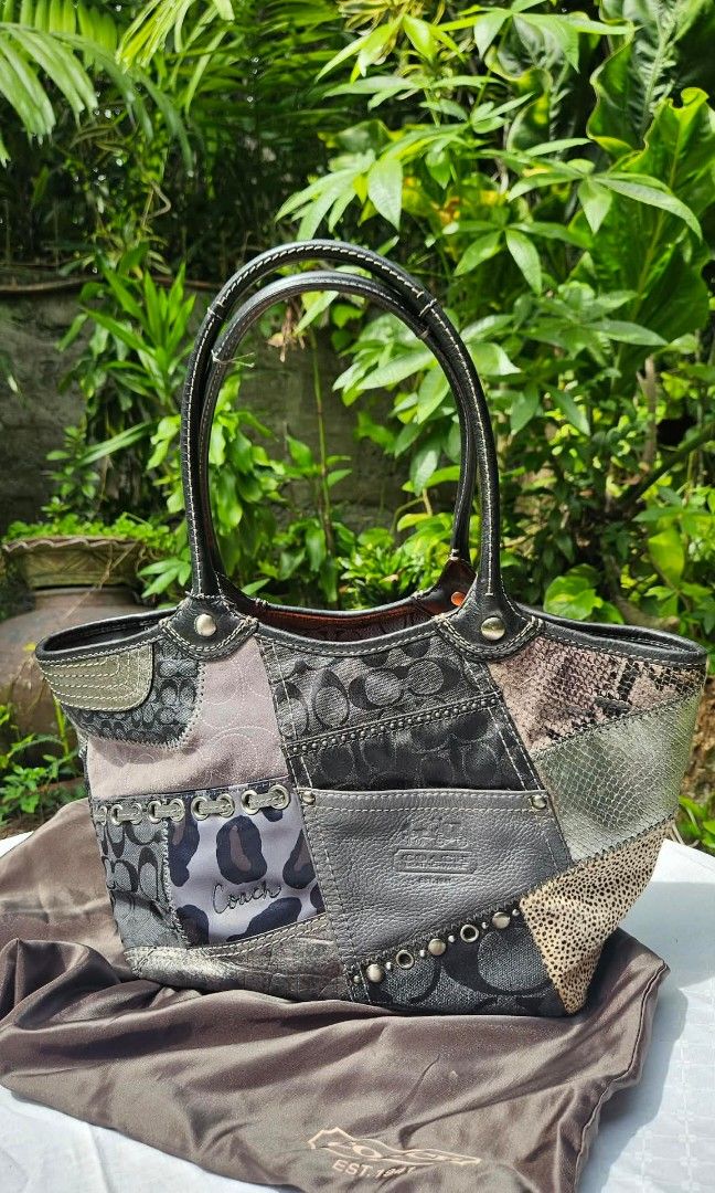 Coach Patchwork (Category: Luxury Bags & Wallets) located in Bacolod City. Submitted by johnthrift (Listing ID 1452427851, Image 3). Description: Coach Patchwork Tote Limited Edition Authentic Rank AB With Box and Dustbag Dm me if youre interested💌.