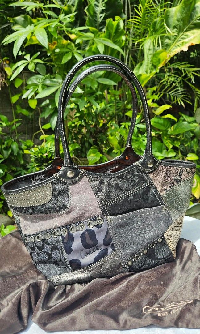 Coach Patchwork (Category: Luxury Bags & Wallets) located in Bacolod City. Submitted by johnthrift (Listing ID 1452427851, Image 2). Description: Coach Patchwork Tote Limited Edition Authentic Rank AB With Box and Dustbag Dm me if youre interested💌.