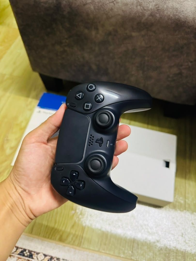 Controller ps5 (Category: Controllers) located in Kuantan. Submitted by itcitygadjet (Listing ID 1452372694, Image 1). Description: Controller ps5 fullbox condition baik.