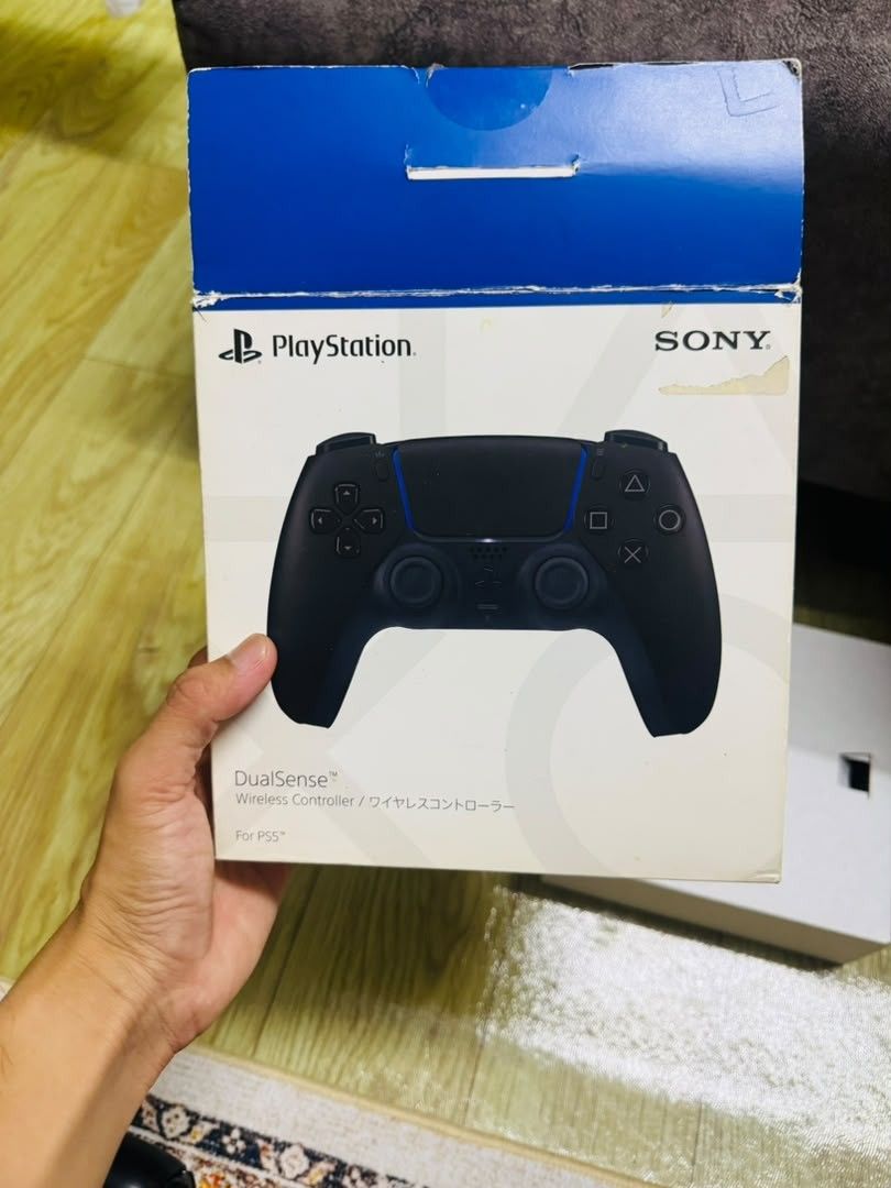 Controller ps5 (Category: Controllers) located in Kuantan. Submitted by itcitygadjet (Listing ID 1452372694, Image 3). Description: Controller ps5 fullbox condition baik.