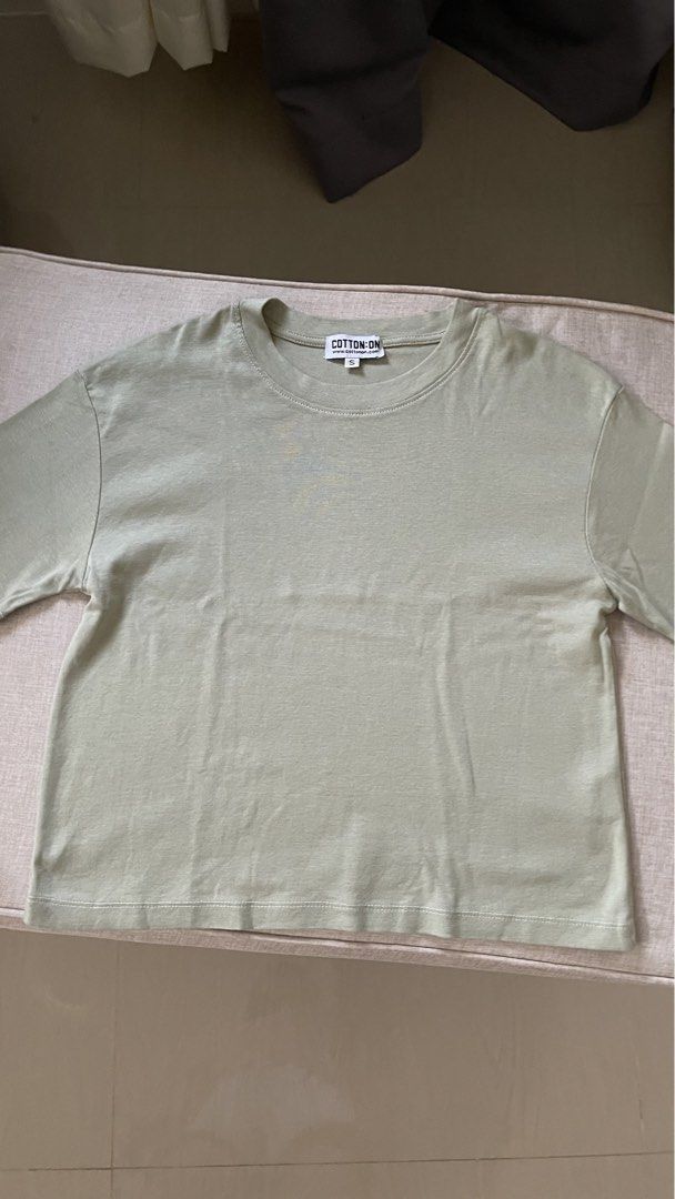 Cotton On Boxy & Semi Cropped T-shirt (Category: Shirts) located in Angat. Submitted by eltiff (Listing ID 1452436734, Image 1). Description: - Size: Small (fits to bust size 34/36) - Style: Boxy/ Semi Cropped (Loose type) - Color: Sage - Worn once only.