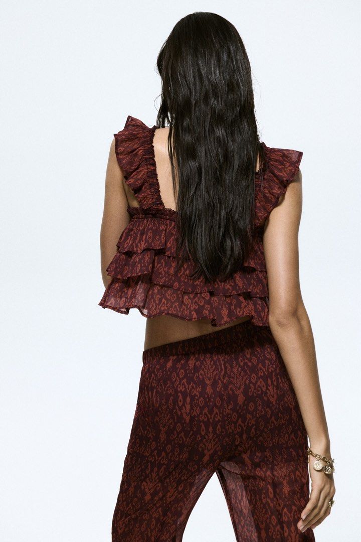 Crinkled crop top (Category: Sets or Coordinates) located in Manila. Submitted by paperthread (Listing ID 1452481493, Image 3). Description: Selling the top only Crop top Crinkled top .