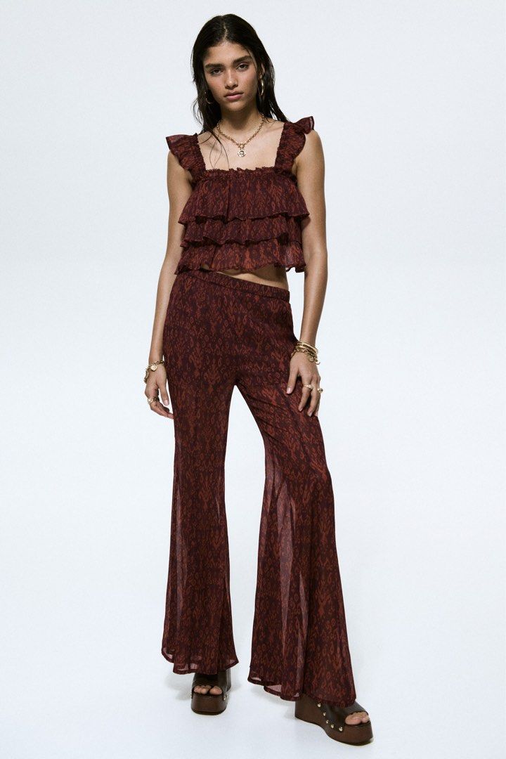 Crinkled crop top (Category: Sets or Coordinates) located in Manila. Submitted by paperthread (Listing ID 1452481493, Image 2). Description: Selling the top only Crop top Crinkled top .