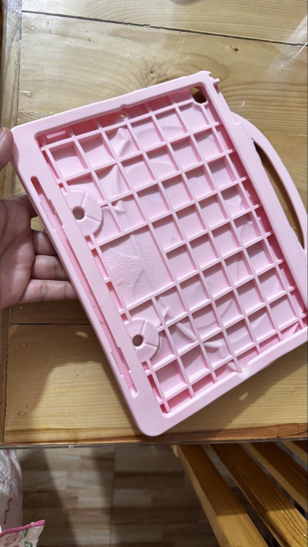 Cute My Melody Pink iPad Case with Handle (Category: Cases & Sleeves) located in Paranaque City. Submitted by nikki_07 (Listing ID 1452410943, Image 2). Description: - Adorable pink iPad case featuring My Melody. - Compatible with iPad 7,8,9th Gen - Built-in handle for easy carrying. - Bought for P670 RFS: extra case. Not being used.