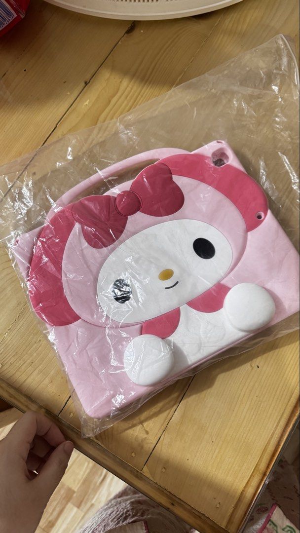 Cute My Melody Pink iPad Case with Handle (Category: Cases & Sleeves) located in Paranaque City. Submitted by nikki_07 (Listing ID 1452410943, Image 3). Description: - Adorable pink iPad case featuring My Melody. - Compatible with iPad 7,8,9th Gen - Built-in handle for easy carrying. - Bought for P670 RFS: extra case. Not being used.