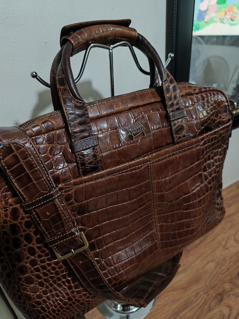 Da Milano Croc- Embossed laptop/Documents bag (Category: Briefcases) located in Quezon City. Submitted by daisyuy1979 (Listing ID 1452369893, Image 3). Description: .