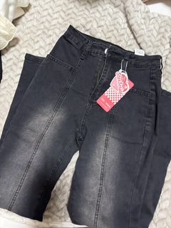 (Category: ) located in . Submitted by clearmywardrobiwe (Listing ID 1452475533, Image 1). Description: .