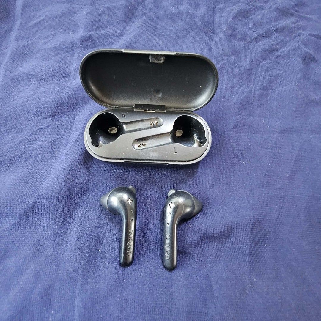 Defunc True Wireless Earbuds with Charging Case (Category: Earphones) located in Caloocan City. Submitted by tinshaoshop (Listing ID 1452343697, Image 2). Description: ✅️This is a pair of black Defunc True Music true wireless Bluetooth earbuds in their charging case. ✅️They feature touch controls, IPX4 water resistance, and are designed for a comfortable, secure fit. ✅️The earbuds provide approximately 4 hours of playtime on a single charge..