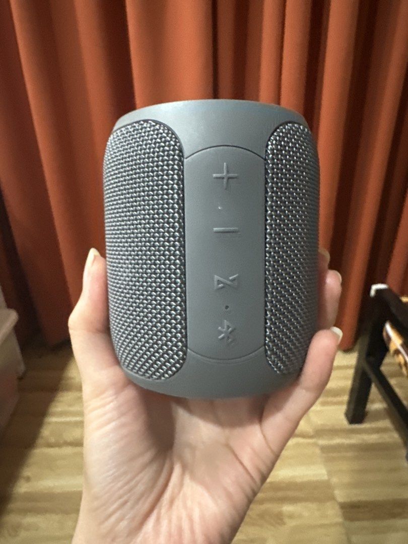 Devant Bluetooth Speaker SWS-01 Soundwave (Category: Soundbars, Speakers & Amplifiers) located in Pasig City. Submitted by riseandslaystore (Listing ID 1452451813, Image 2). Description: Slightly Nego, For sale. Brand new at regalo lang samin. may JBL bluetooth speaker na kami kaya hindi ito nagagamit, inopen lang for testing. Specs: Multi color light BT speaker Bluetooth w/ built in microphone Built in Aux and with Aux Cable With Charging Cable 