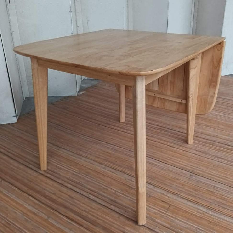 Dining Table (Category: Tables & Sets) located in Meycauayan. Submitted by marygracecasimiro (Listing ID 1452472681, Image 3). Description: Drop Leaf Dining Table Solid Wood / 4-6 Seater Price: 8,200 L33-52 x W31 x H27.5 In good condition💜💜 #QuezonCity #Pampanga #Bulacan #Pangasinan #Isabela #Cavite #Baguio #highlights #JAPANSURPLUS #everyone #japansurplus #followers #japansurplusph #japansurplusmalolos #followfollow #fbreels #followersreels.