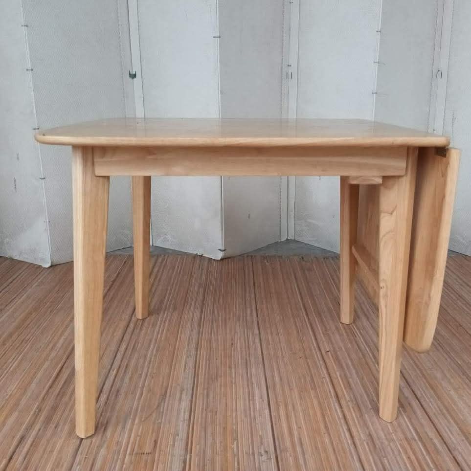 Dining Table (Category: Tables & Sets) located in Meycauayan. Submitted by marygracecasimiro (Listing ID 1452472681, Image 2). Description: Drop Leaf Dining Table Solid Wood / 4-6 Seater Price: 8,200 L33-52 x W31 x H27.5 In good condition💜💜 #QuezonCity #Pampanga #Bulacan #Pangasinan #Isabela #Cavite #Baguio #highlights #JAPANSURPLUS #everyone #japansurplus #followers #japansurplusph #japansurplusmalolos #followfollow #fbreels #followersreels.