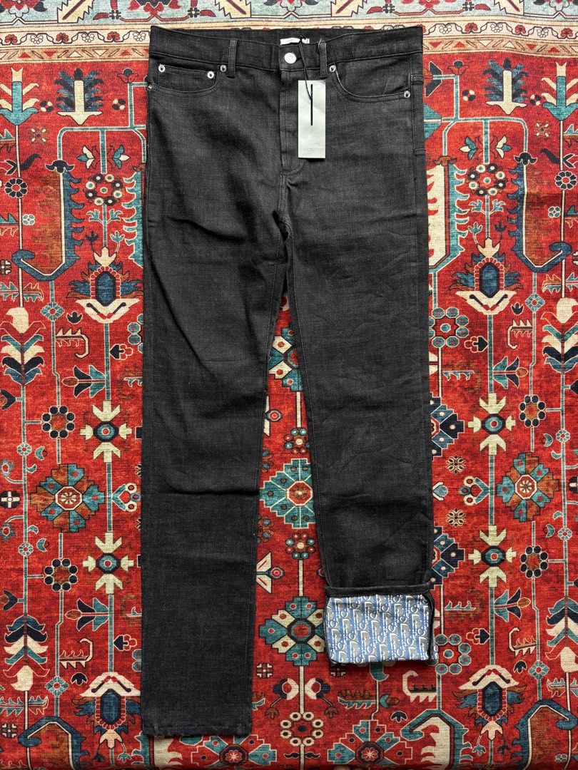 DIOR Oblique Black Denim Pants (Category: Jeans) located in Dagupan City. Submitted by anyklasiko (Listing ID 1452493013, Image 1). Description: DIOR Oblique Black Denim Pants Size: 30 Waist: 16’ Rise: 11.5’ Thigh: 10’ Inseam: 31.5’ Length: 42.5’ Leg opening: 6.5’ Price: 14999.