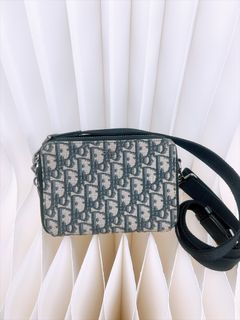 （分類：）位於 。 由 heras.luxury 提交（商品編號 1452362520，圖片 1）。簡介： 。