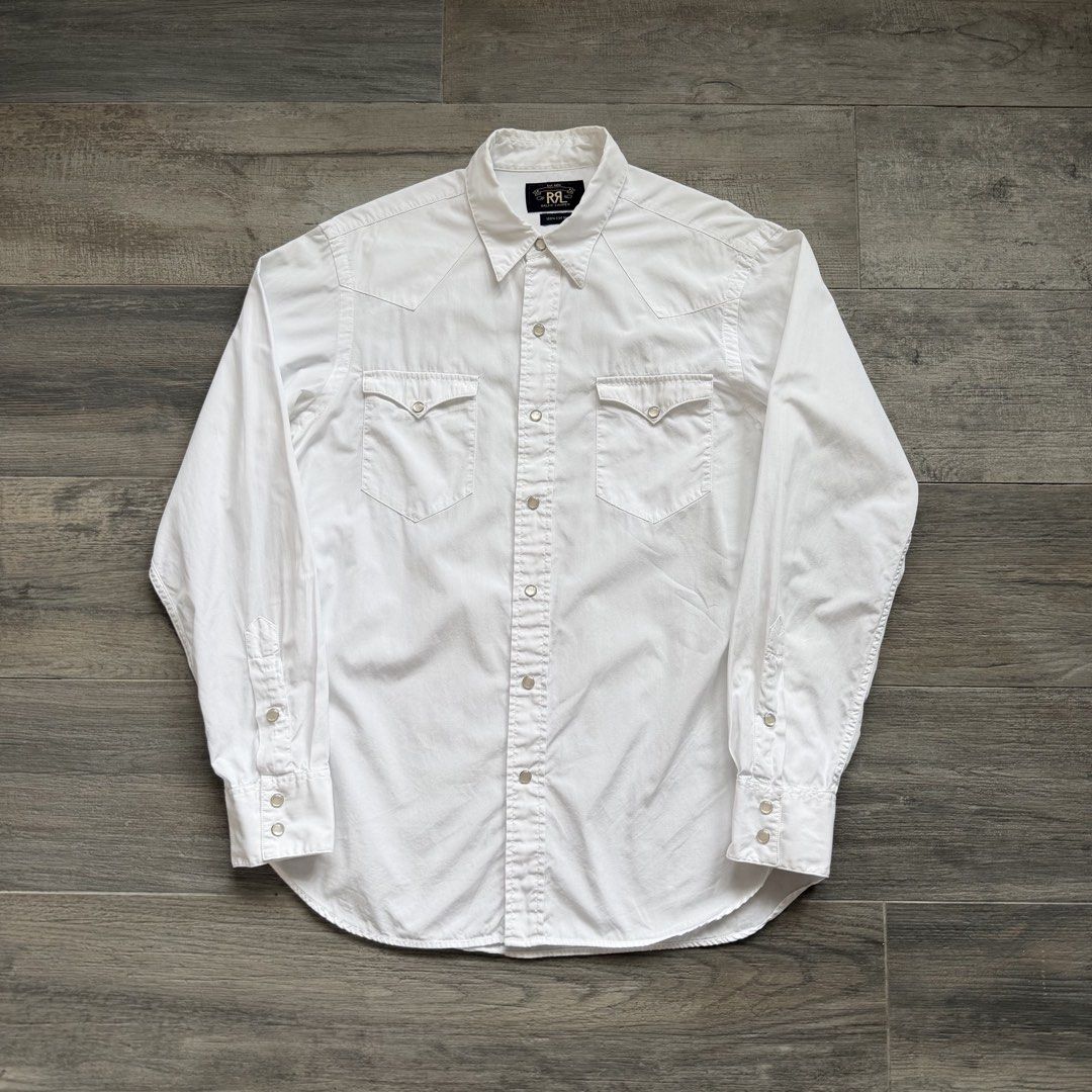 DOUBEL RL WESTERN PEARL SNAP BUTTONS COTTON WORK SHIRT RALPH LAUREN RRL POLO VINTAGE CLASSIC AMERICAN NATIVE WORKWEAR WHITE SHIRTS 恤衫 （分類：T-shirt、恤衫、有領衫）位於 Hong Kong。 由 original_garden 提交（商品編號 1452402043，圖片 2）。簡介： Doubel RL Cotton Western Shirt Classic Pearl Snap Buttons Men’s Work Shirt No Size Tag. Estimated Size : M Measurements 詳細尺寸如下： 膊頭至膊頭：47 cm 腋下至腋下：56 cm 膊頭至手袖：64 cm 後領至衫腳：76 cm 實物拍攝、有使用感但冇大損傷 若對貨品感到擔心緊張請勿購買 新舊狀態程度，請自行睇相判斷 不習慣二手物品或完美主義者敬請