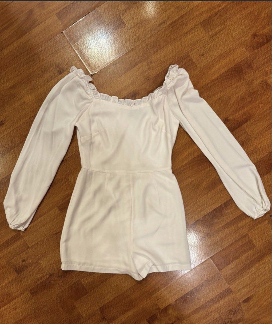 Doublewoot Romper White S (Category: Rompers) located in Kuala Lumpur. Submitted by gracetkj (Listing ID 1452430191, Image 1). Description: Would like to let go my preloved. .