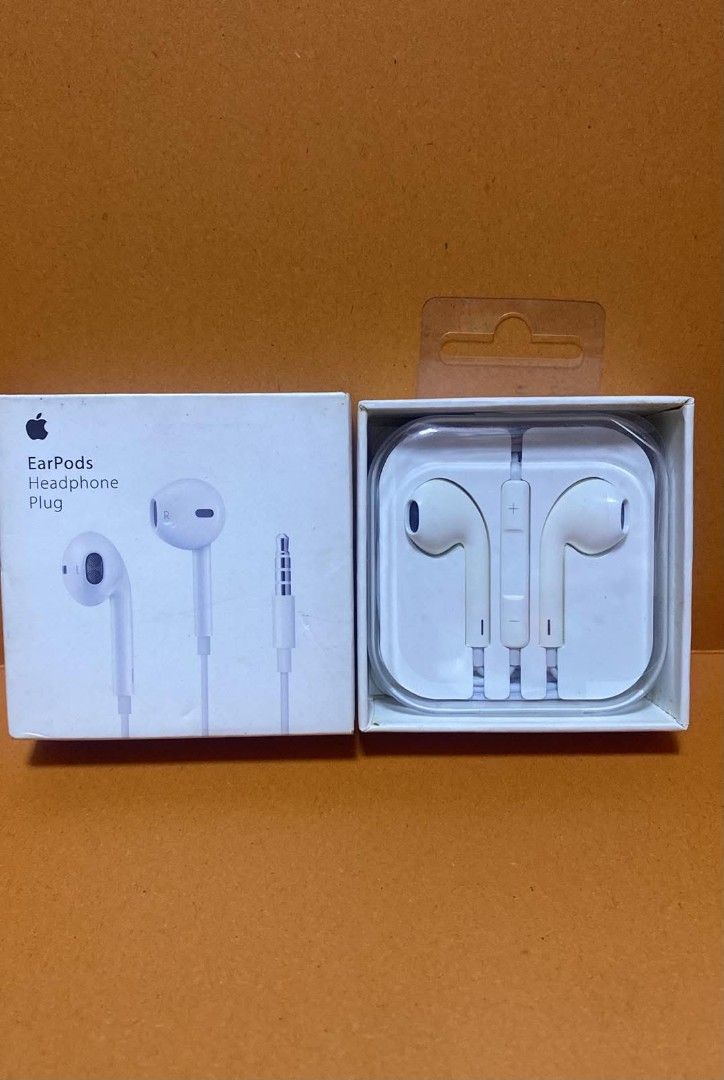 Earpods plug earphone (Category: Headphones & Headsets) located in Manila. Submitted by milasgadgetph (Listing ID 1452327447, Image 1). Description: .