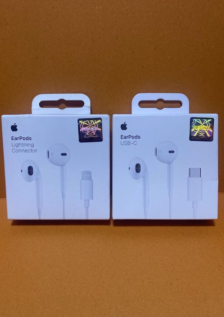 Earpods usb-c and lightning connector earpods (Category: Headphones & Headsets) located in Manila. Submitted by milasgadgetph (Listing ID 1452327390, Image 1). Description: .