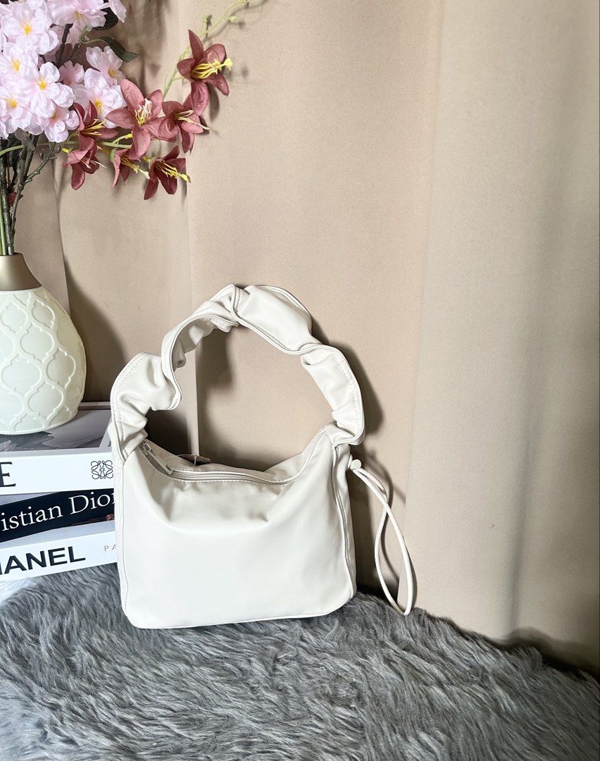 Earth Cream Ruched Handle Shoulder Bag (Category: Shoulder Bags) located in Rizal. Submitted by stuffbuyph (Listing ID 1452350937, Image 1). Description: - Stylish cream shoulder bag - Features a trendy ruched handle - Convenient side drawstring detail - Secure zipper closure - Made from durable faux leather material - Ideal for everyday use - Perfectly fits your daily essentials.