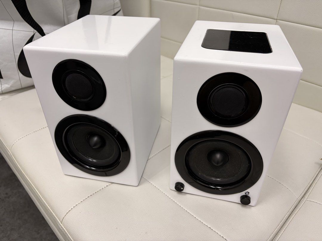 Epoz White Desktop Computer Speakers (Category: Soundbars, Speakers & Amplifiers) located in Subic. Submitted by rokkorman (Listing ID 1452397780, Image 1). Description: - epoz aktimate white desktop speakers - Glossy finish - One speaker features front volume and headphone jacks - Second speaker connects to the main unit - Ideal for home office or gaming setups - Power cable included - second speaker output is slightly iff balance so u will bene