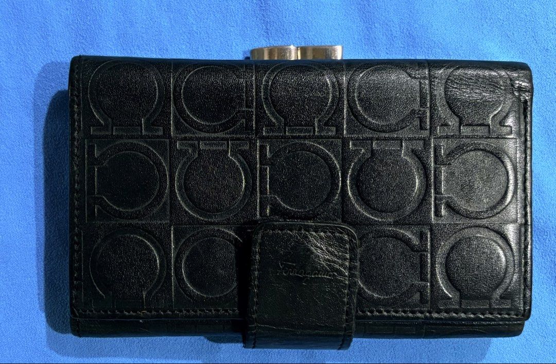 FERRAGAMO Wallet (Category: Wallets & Card holders) located in Manila. Submitted by truedeclutter (Listing ID 1452382775, Image 1). Description: - Trifold Black Leather wallet - still very good leather condition - coin holder almost in pristine condition on the inside - scratches on the hardware .