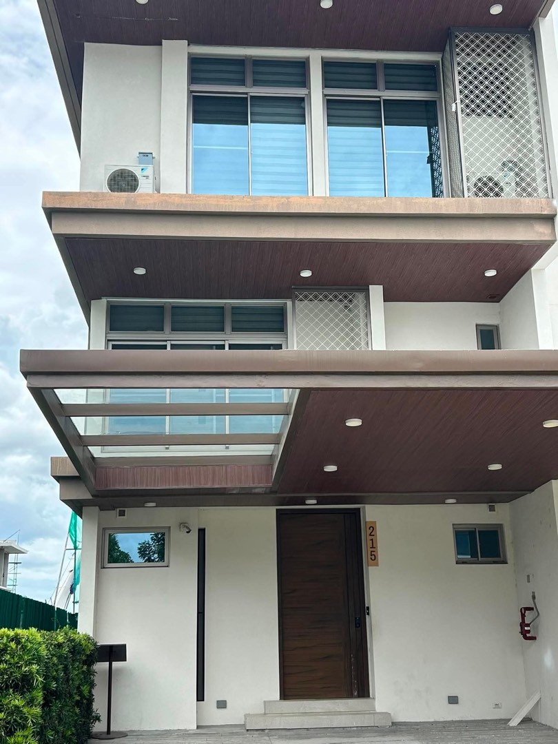 (Category: ) located in . Submitted by chrisdimatatacbroker (Listing ID 1452355062, Image 1). Description: .