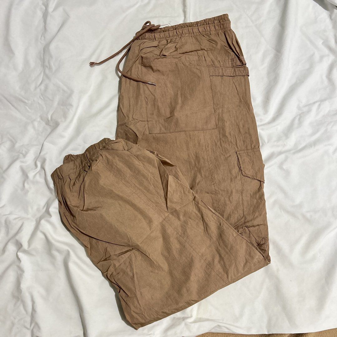 FOREVER 21 Brown Baggy Cargo Pants (Category: Other Bottoms) located in Quezon City. Submitted by rubyjnk (Listing ID 1452441940, Image 1). Description: last price posted ‼️ can fit medium to large i have 28” waistline for reference worn once, good as new x sensitive buyers loc: qc —all items are preloved so manage your expectations and purchase responsibly. — can provide more item details/pics upon request. — PAYO (gcash/maya) or SDD COD — first