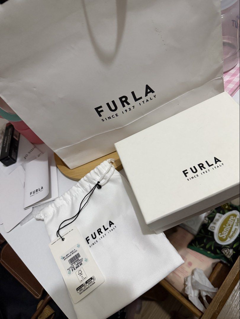 Furla Card Holder (Category: Luxury Bags & Wallets) located in Las Pinas. Submitted by gmonteros (Listing ID 1452498155, Image 2). Description: .