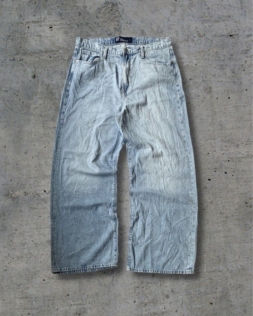 Gap Light Washed Baggy Denim Jeans (Category: Jeans) located in Imus. Submitted by wwew.shop (Listing ID 1452455930, Image 1). Description: 34 - 36 Waist 44 Length 14 Thigh 13 Hem Model Height 5’8 / 75kg Excellent Condition.
