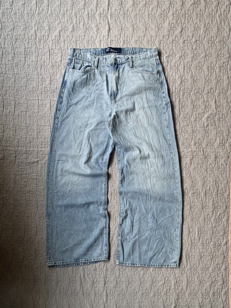 Gap Light Washed Baggy Denim Jeans (Category: Jeans) located in Imus. Submitted by wwew.shop (Listing ID 1452455930, Image 3). Description: 34 - 36 Waist 44 Length 14 Thigh 13 Hem Model Height 5’8 / 75kg Excellent Condition.