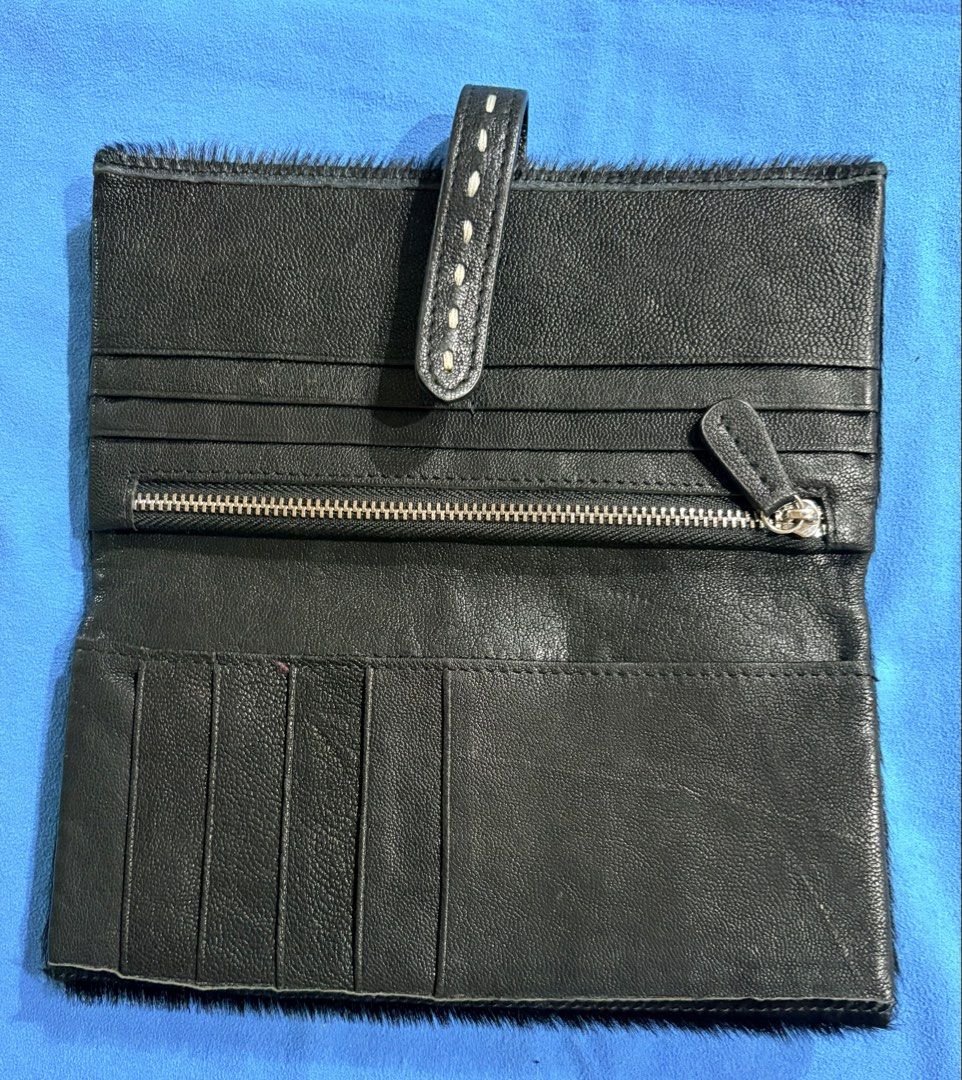 Genuine leather Long wallet (Category: Wallets & Card holders) located in Manila. Submitted by truedeclutter (Listing ID 1452384806, Image 2). Description: Genuine leather .