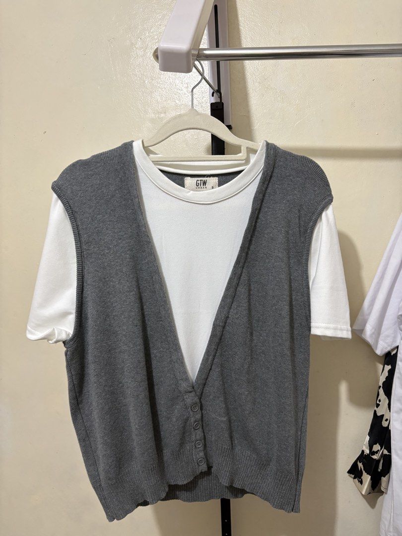 SALE GTW urban blouse (Category: Blouses) located in Taguig. Submitted by _glamistbyrish (Listing ID 1452384745, Image 1). Description: GTW urban blouse Size: small Never been used, sinukat lng RFS: msydong malaki yung size.