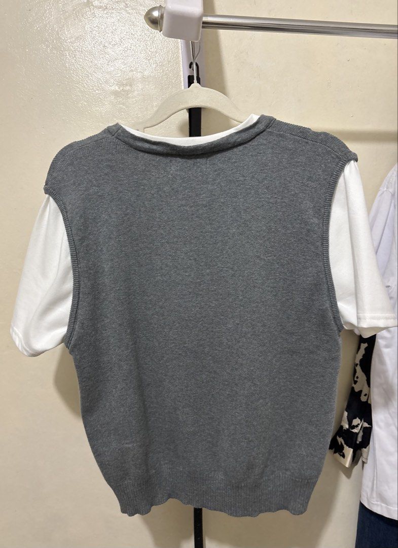 SALE GTW urban blouse (Category: Blouses) located in Taguig. Submitted by _glamistbyrish (Listing ID 1452384745, Image 3). Description: GTW urban blouse Size: small Never been used, sinukat lng RFS: msydong malaki yung size.