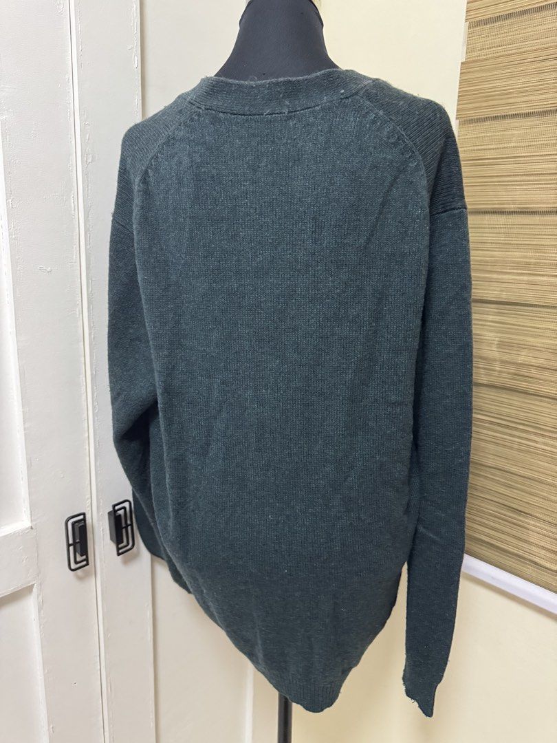 GU Dark Green V-Neck Button-Up Cardigan (Category: Coats, Jackets and Outerwear) located in Manila. Submitted by milleshoppppp (Listing ID 1452451743, Image 2). Description: - Dark green GU cardigan - See condition in the last photo - V-neck style - Two button closure - Two front pockets - Perfect for layering - Easy to style for a casual look.