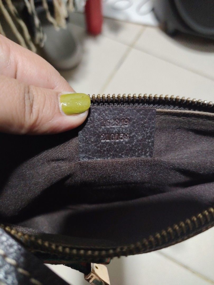 Gucci pounch (Category: Luxury Bags & Wallets) located in Baguio. Submitted by bangtowanv91137 (Listing ID 1452335078, Image 3). Description: From hk.