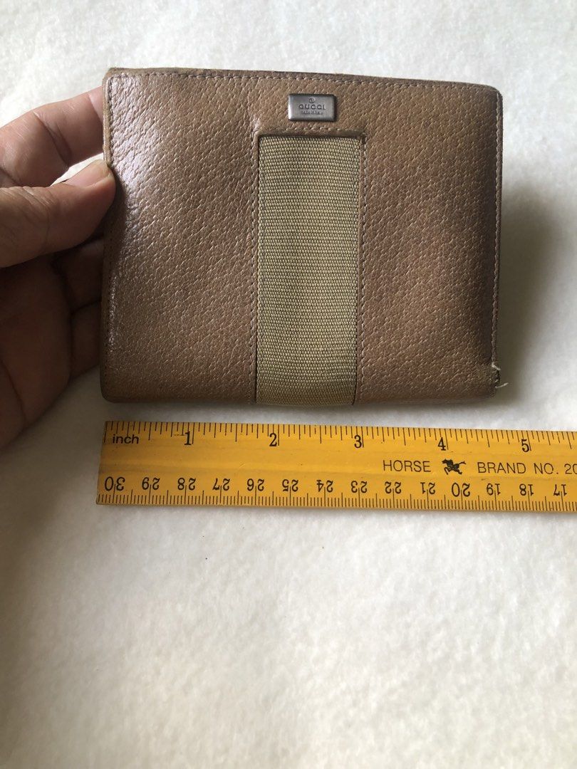Gucci vintage bifold wallet (Category: Luxury Bags & Wallets) located in Pasig City. Submitted by maricrism68145 (Listing ID 1452345429, Image 1). Description: Japan preloved.