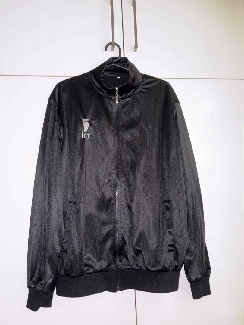 Haikyuu - Black Track Jacket (Category: Coats, Jackets and Outerwear) located in San Fernando. Submitted by shabelifer (Listing ID 1452363749, Image 1). Description: - Black track jacket - 'ics' logo on the front - Japanese text on the back (volleyball club design) - Shiny material - Zip-up front closure - Ribbed cuffs and hem - Ideal for fans or casual wear.