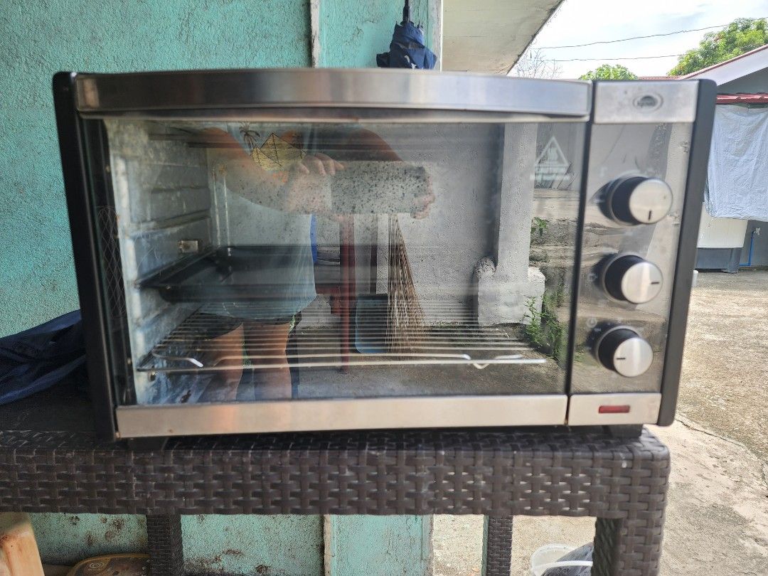 Hanabishi Oven 45 Liters (Category: Bakeware) located in Dasmarinas. Submitted by kettyscloset (Listing ID 1452480012, Image 1). Description: bought around pandemic time pero hindi naman halos nagamit, nakatambak na lang. wala na yung pang rotiserrie na metal..