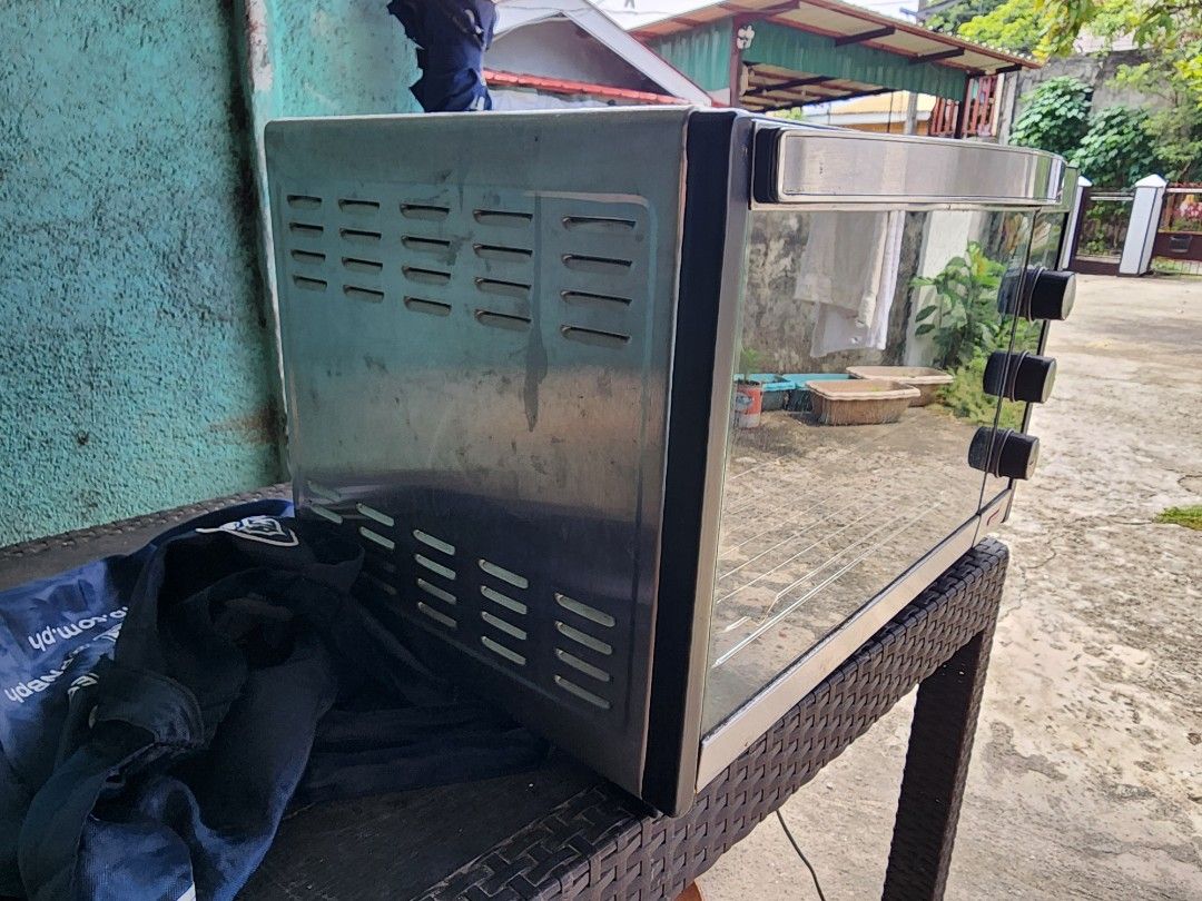 Hanabishi Oven 45 Liters (Category: Bakeware) located in Dasmarinas. Submitted by kettyscloset (Listing ID 1452480012, Image 2). Description: bought around pandemic time pero hindi naman halos nagamit, nakatambak na lang. wala na yung pang rotiserrie na metal..