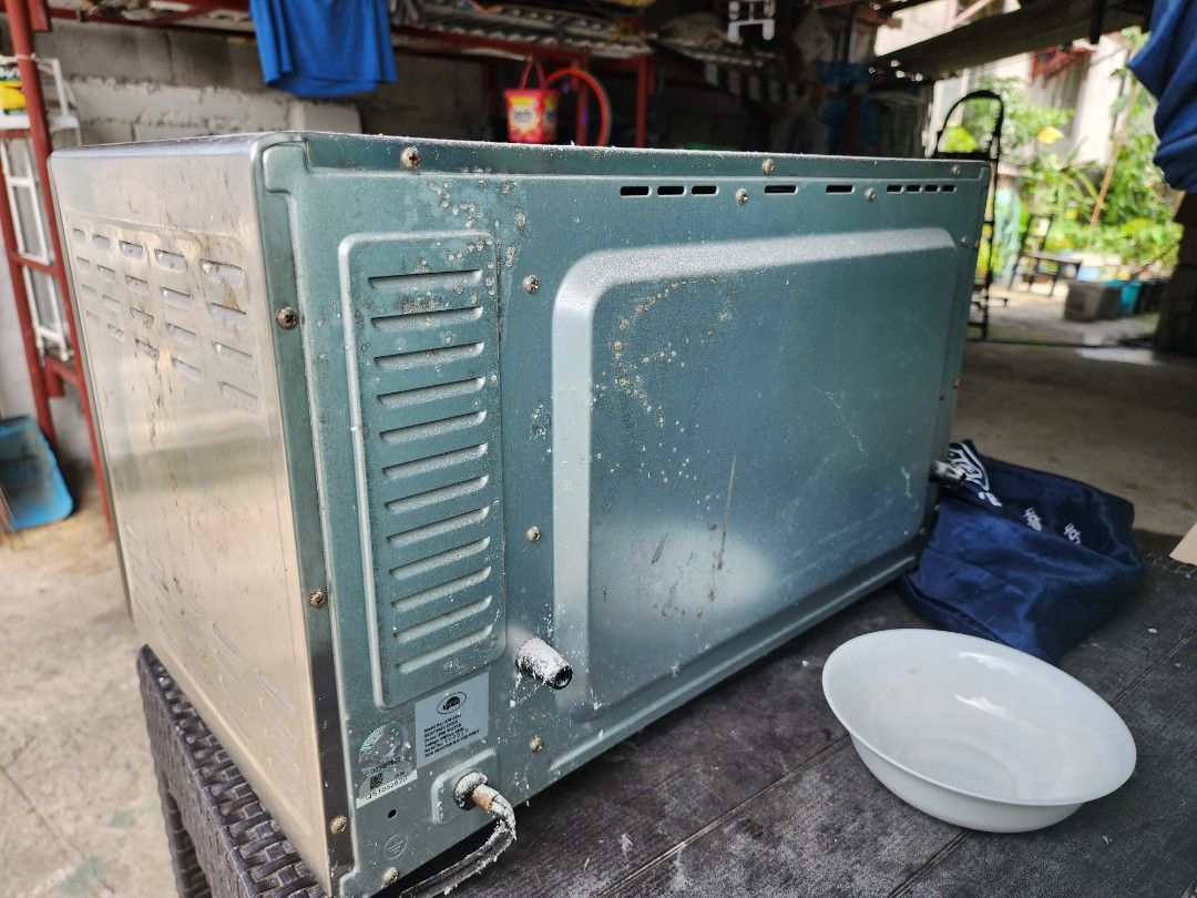 Hanabishi Oven 45 Liters (Category: Bakeware) located in Dasmarinas. Submitted by kettyscloset (Listing ID 1452480012, Image 3). Description: bought around pandemic time pero hindi naman halos nagamit, nakatambak na lang. wala na yung pang rotiserrie na metal..