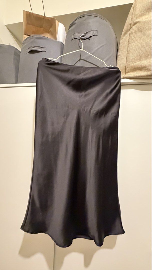 H&M Divided Black Satin Midi Skirt (Category: Skirts) located in Pasig City. Submitted by pat.closetcleanup (Listing ID 1452457426, Image 2). Description: - H&M Divided black satin midi skirt - With side zipper - Versatile for dressing up or down.