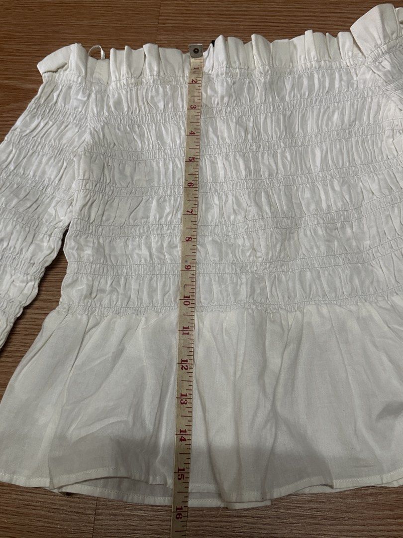 H&M White Smocked Off-Shoulder Top (Category: Blouses) located in Manila. Submitted by matchadoin__ (Listing ID 1452392090, Image 3). Description: - off- shoulder top - smocked design all over, long sleeves - only worn for fitting purposes - colors may vary due to lighting message me for inquiries :pp .