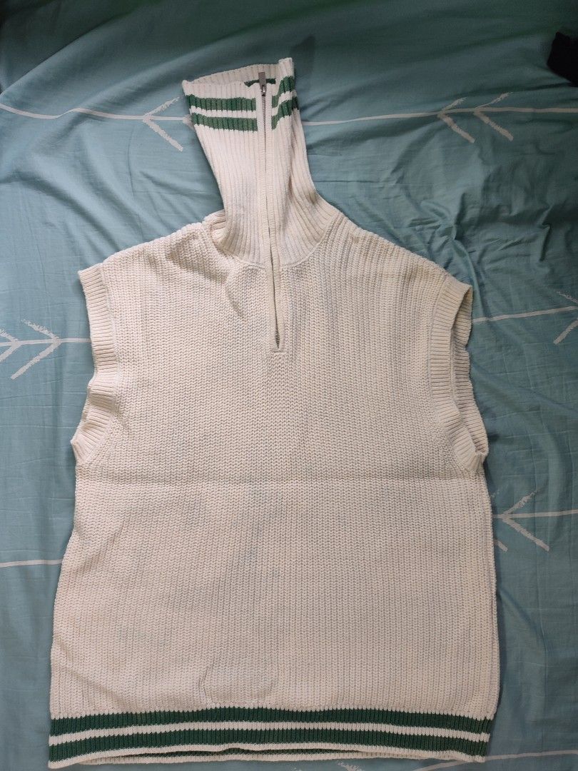 H&M Quarter Zip Knitted Vest (Category: Sleeveless) located in General Trias. Submitted by dunht (Listing ID 1452408434, Image 1). Description: H&M W-26 L-28 Color Rate: 9/10.