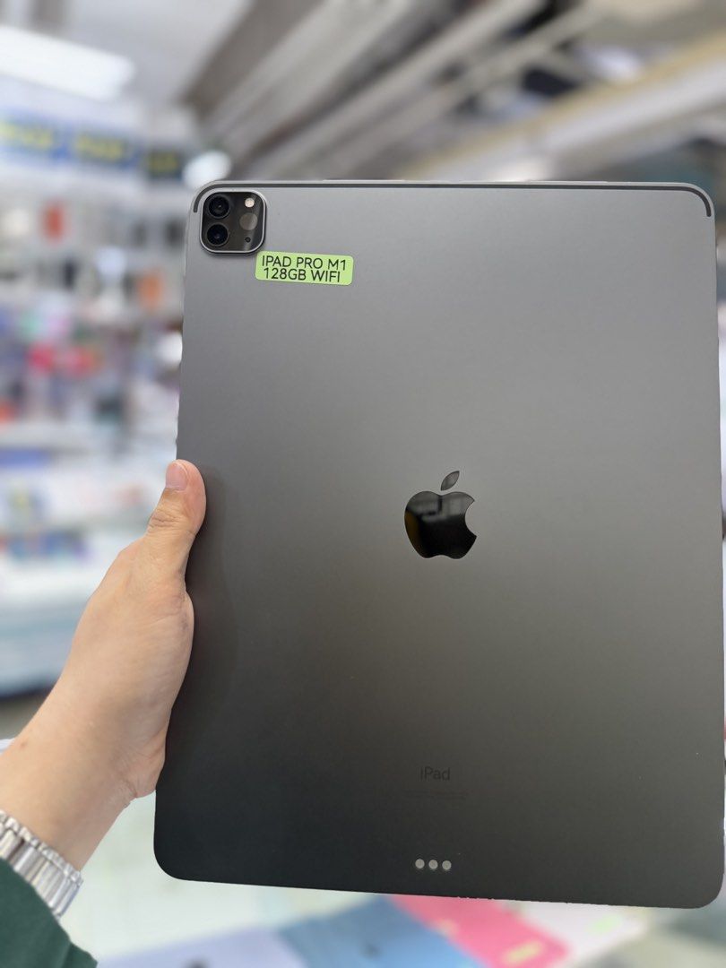 Ipad Pro M1 chip 12.9 128GB Wifi only no issues (Category: iPad) located in San Juan City. Submitted by najihahtelecomshop2018 (Listing ID 1452468089, Image 2). Description: Legit Store | Original unit FOR SALE | TRADE / SWAP ▫️INSTALLMENT thru: 🔸Credit Card (straight / installment) 🔸Ggives / Gcredit + 6% interest 🔸Spay Later + 6% interest (RFS: Buy and Sell any kinds of Gadgets) Description: Ipad Pro M1 chip 13' 128GB ( other GB are also avai