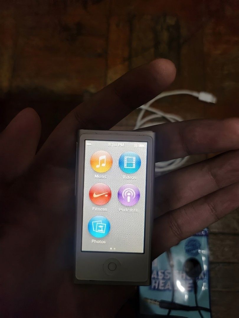 Ipod Nano 7th gen(16gb) (Category: Portable Music Players) located in Caloocan City. Submitted by boldmoon_306f32 (Listing ID 1452433274, Image 3). Description: - iPod Nano 7th Generation - 16GB Storage - Color: Silver - Includes original charging cable - Comes with BAVIN Bass Shock earphones - Excellent for music, podcasts, and fitness - Compact and portable design.